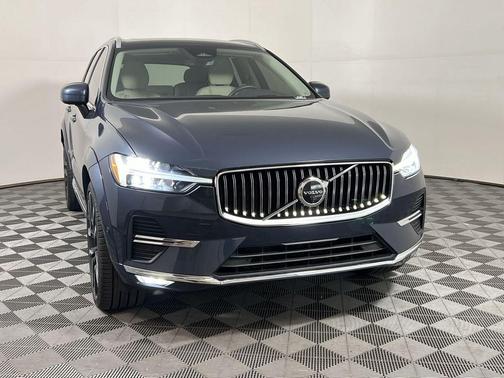 2023 Volvo XC60 B5 Ultimate Bright Theme