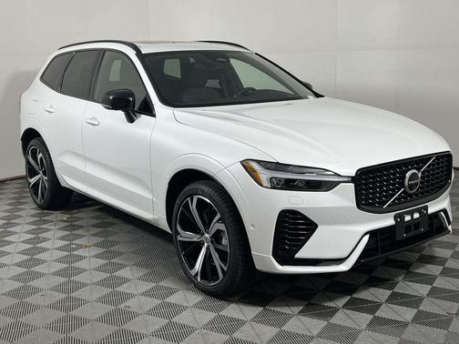 2024 Volvo XC60 Recharge Plug-In Hybrid T8 Ultimate Dark Theme