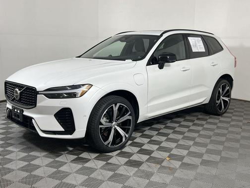 2024 Volvo XC60 Recharge Plug-In Hybrid T8 Ultimate Dark Theme