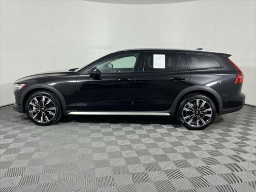 2024 Volvo V60 Cross Country B5 Ultimate