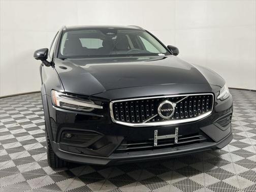 2024 Volvo V60 Cross Country B5 Ultimate