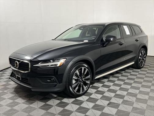 2024 Volvo V60 Cross Country B5 Ultimate