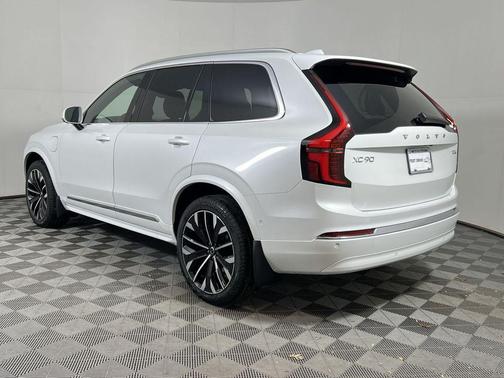 2026 Volvo XC90 Plug-In Hybrid T8 Plus 7-Seater
