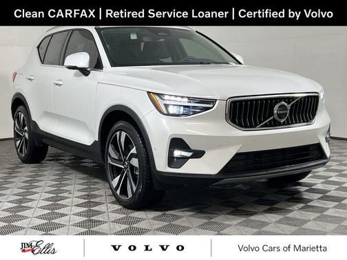 2025 Volvo XC40 B5 Ultra Bright Theme