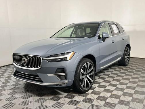 2023 Volvo XC60 B5 Ultimate Bright Theme