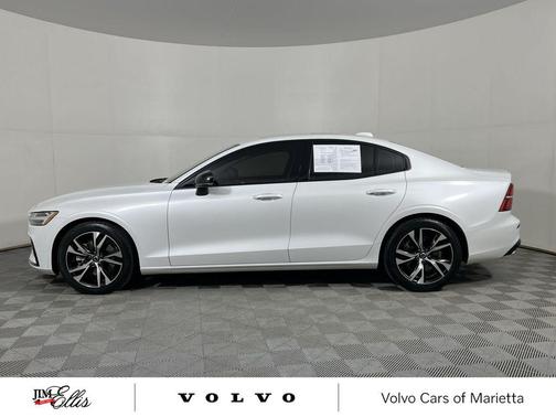 2024 Volvo S60 B5 Core Dark Theme