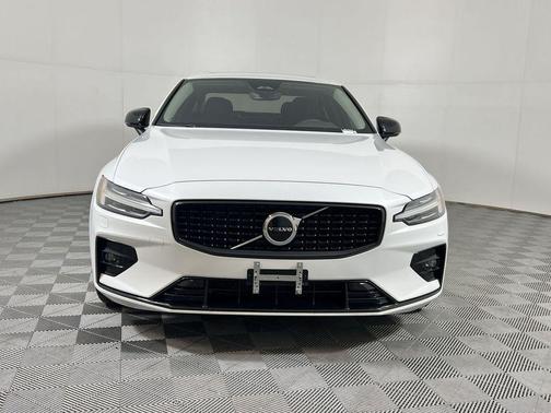 2024 Volvo S60 B5 Core Dark Theme
