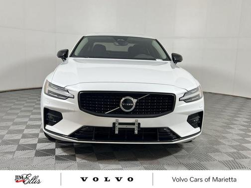 2024 Volvo S60 B5 Core Dark Theme