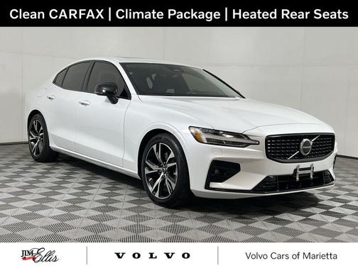 2024 Volvo S60 B5 Core Dark Theme