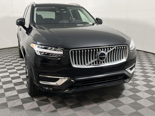 2023 Volvo XC90 B5 Plus