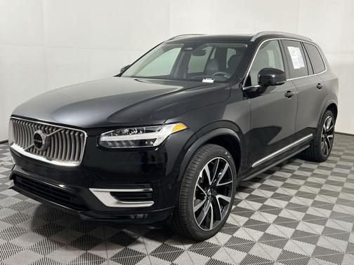 2023 Volvo XC90 B5 Plus