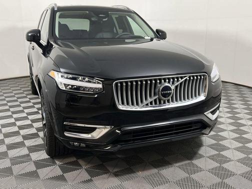 2023 Volvo XC90 B5 Plus