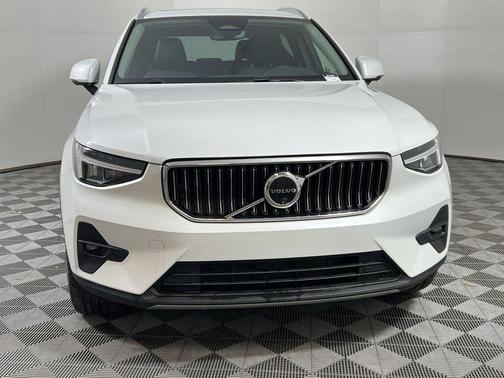 2025 Volvo XC40 B5 Plus Bright Theme