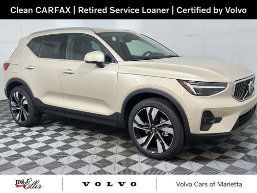2025 Volvo XC40 B5 Plus Bright Theme