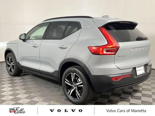2026 Volvo XC40 B4 Core