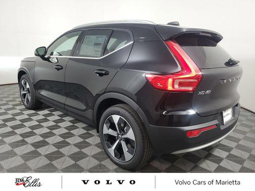 2025 Volvo XC40 B5 Core Bright Theme