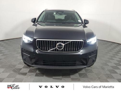 2025 Volvo XC40 B5 Core Bright Theme