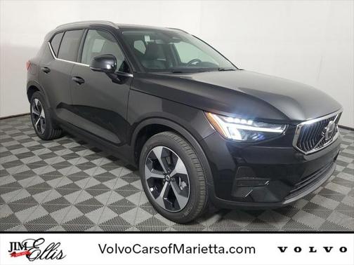 2025 Volvo XC40 B5 Core Bright Theme
