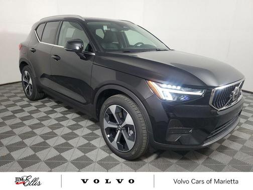 2025 Volvo XC40 B5 Core Bright Theme