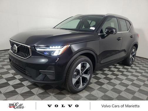 2025 Volvo XC40 B5 Core Bright Theme
