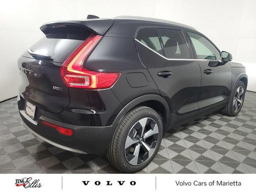 2025 Volvo XC40 B5 Core Bright Theme
