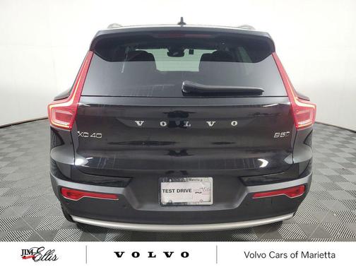 2025 Volvo XC40 B5 Core Bright Theme