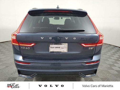 2025 Volvo XC60 B5 Core