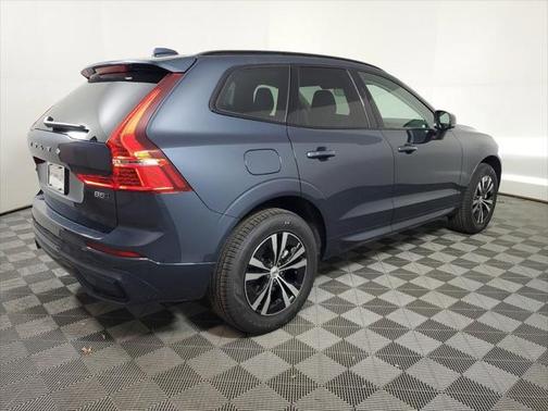 2025 Volvo XC60 B5 Core