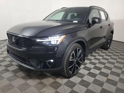 2026 Volvo XC40 Black Edition Ultra, B5 AWD Gas (mild hybrid)