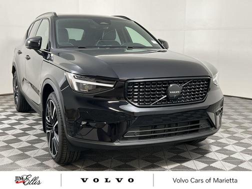 2026 Volvo XC40 B5 Ultra Black Edition