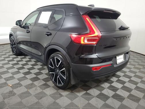 2026 Volvo XC40 Black Edition Ultra, B5 AWD Gas (mild hybrid)