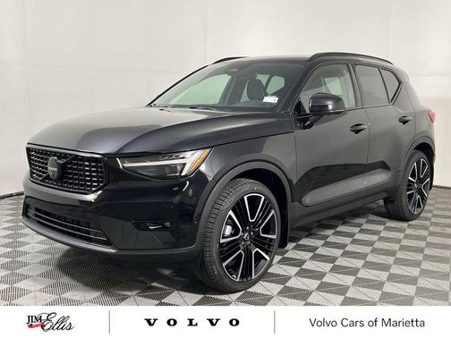 2026 Volvo XC40 B5 Ultra Black Edition