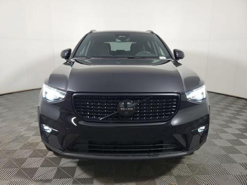 2026 Volvo XC40 Black Edition Ultra, B5 AWD Gas (mild hybrid)