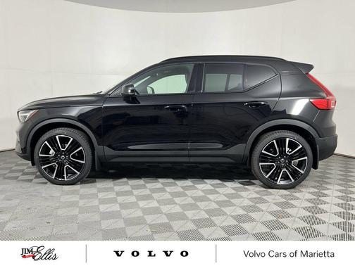 2026 Volvo XC40 Black Edition Ultra, B5 AWD Gas (mild hybrid)