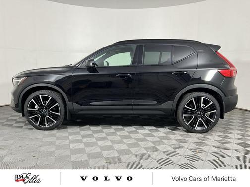 2026 Volvo XC40 B5 Ultra Black Edition