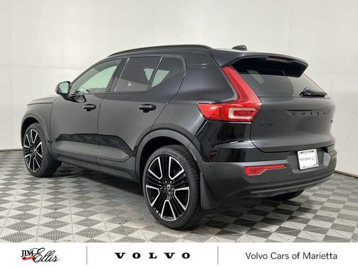 2026 Volvo XC40 Black Edition Ultra, B5 AWD Gas (mild hybrid)