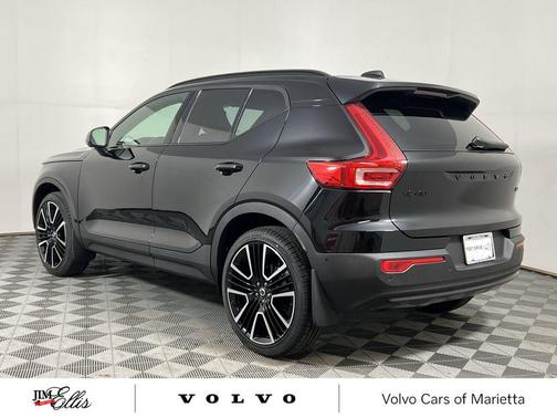 2026 Volvo XC40 B5 Ultra Black Edition