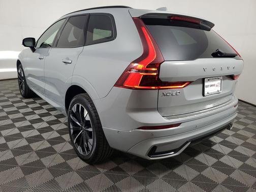 Vapour Grey Metallic 2026 Volvo XC60 B5 Plus