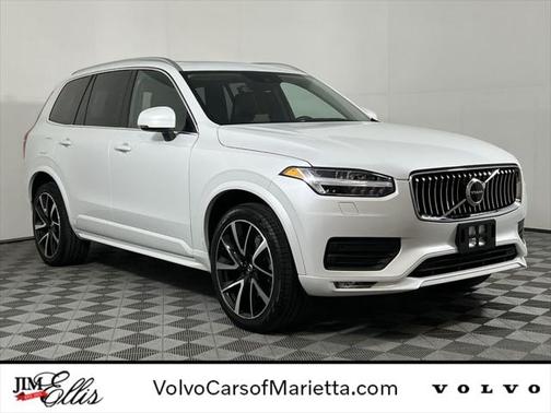 2022 Volvo XC90 T6 Momentum