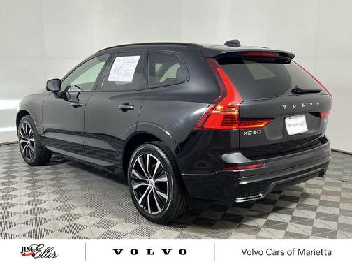 2025 Volvo XC60 B5 Plus