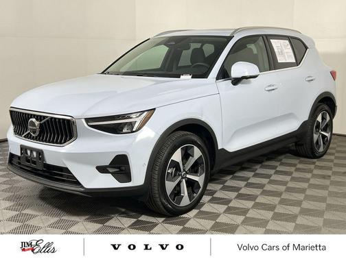 2025 Volvo XC40 B5 Plus Bright Theme