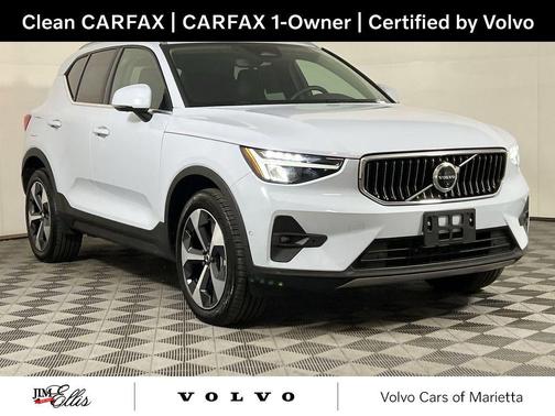 2025 Volvo XC40 B5 Plus Bright Theme