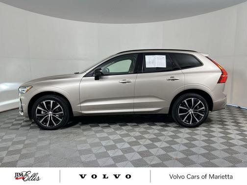 2025 Volvo XC60 B5 Plus