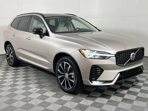 2025 Volvo XC60 B5 Plus