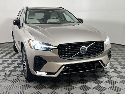 2025 Volvo XC60 B5 Plus