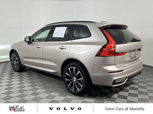 2025 Volvo XC60 B5 Plus