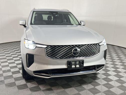 2025 Volvo XC90 B6 Plus 7-Seater