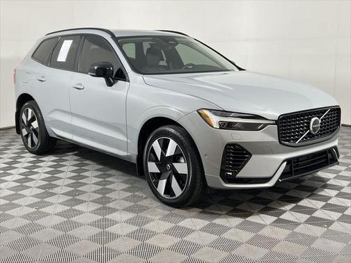 2024 Volvo XC60 Recharge Plug-In Hybrid T8 Plus Dark Theme