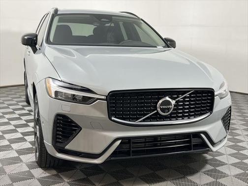 2024 Volvo XC60 Recharge Plug-In Hybrid T8 Plus Dark Theme