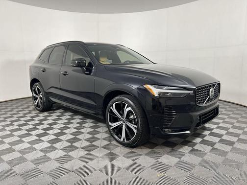 2023 Volvo XC60 B5 Ultimate Dark Theme